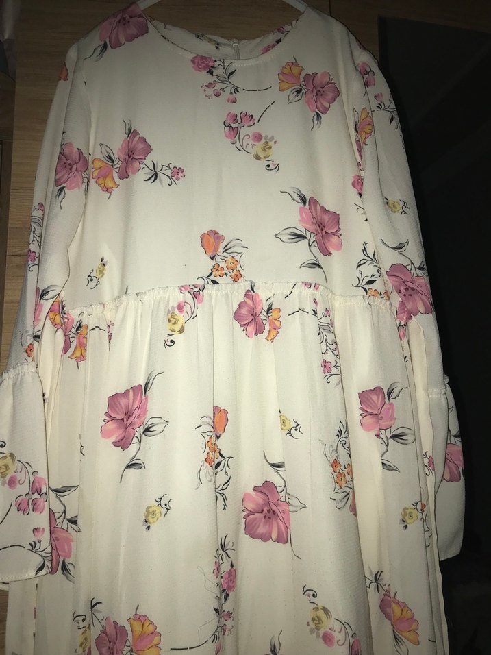 Çiçek Desenli Beyaz Elbise - Görsel 2