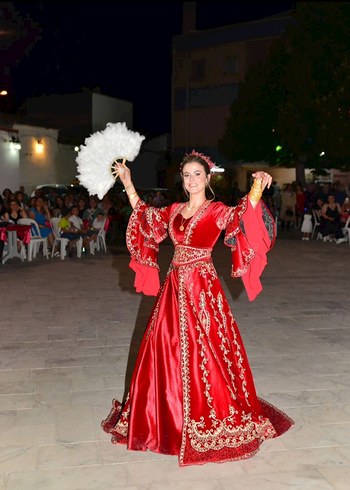 Uzun Kırmızı Straplez Kadın Henna Elbisesi