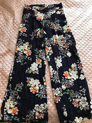Çiçekli pantolon