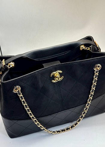 CHANEL SHOULDER BAG