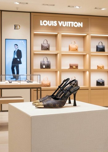New Season 
New Collection

LOUIS VUITTON - Görsel 4