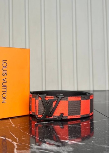 SALE
Louis Vuitton Kemer 4 cm
Hakiki Deri İthal Aksesuar - Görsel 2