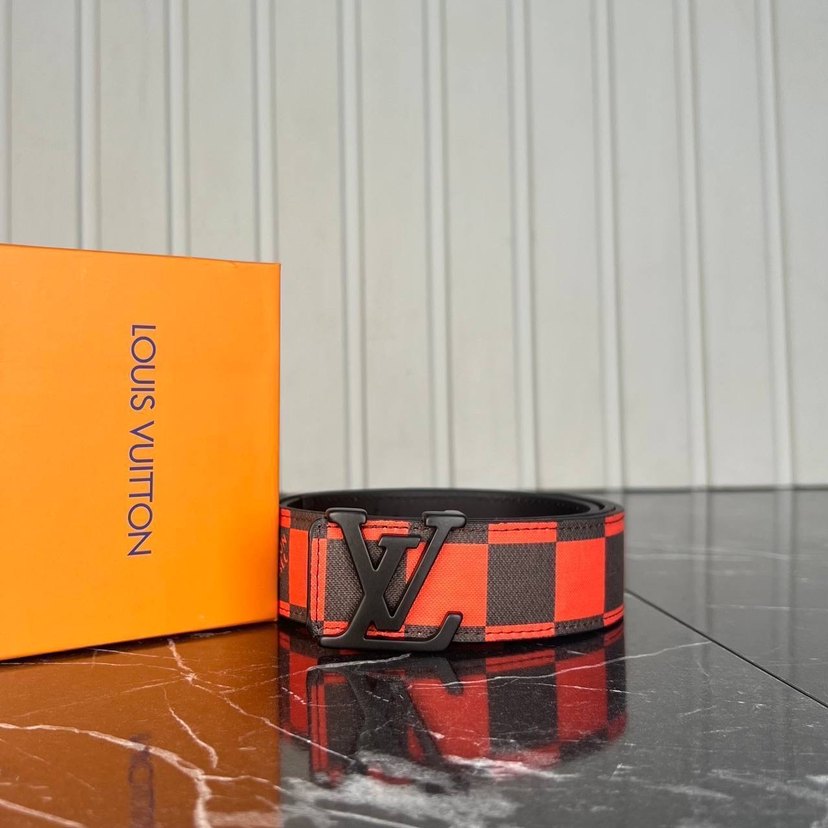 SALE
Louis Vuitton Kemer 4 cm
Hakiki Deri İthal Aksesuar - Görsel 2