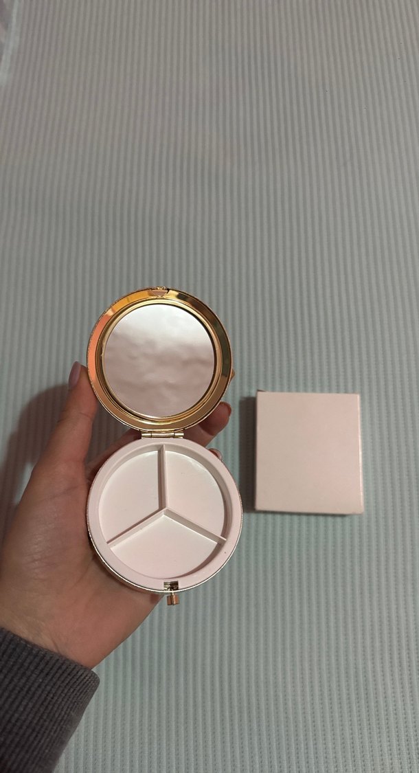 Elizabeth Arden Ayna ve İlaç Kutusu - Görsel 3