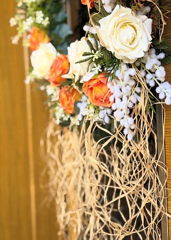 Beyaz ve Turuncu Çiçekli Kapı Süsü - Görsel 3