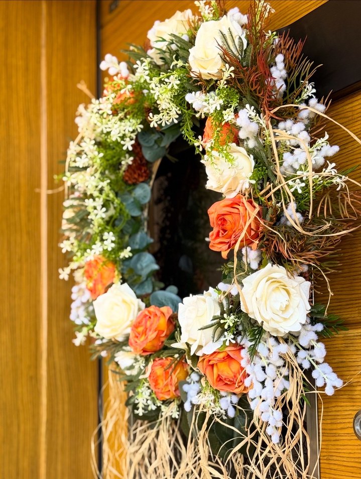 Beyaz ve Turuncu Çiçekli Kapı Süsü - Görsel 2