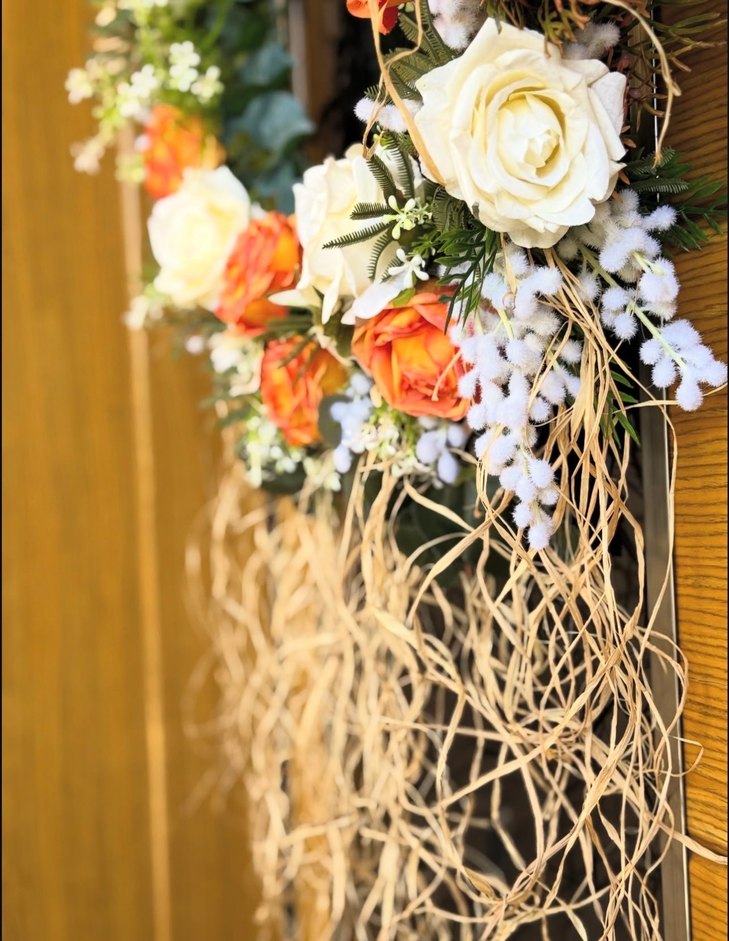 Beyaz ve Turuncu Çiçekli Kapı Süsü - Görsel 3