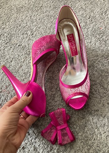 Dantel Detaylı Parlak Pembe Yüksek Topuklu Ayakkabı - Görsel 4