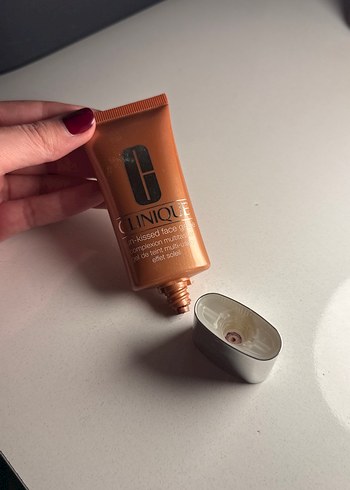 Clinique Parlak bronz Krem - Görsel 2