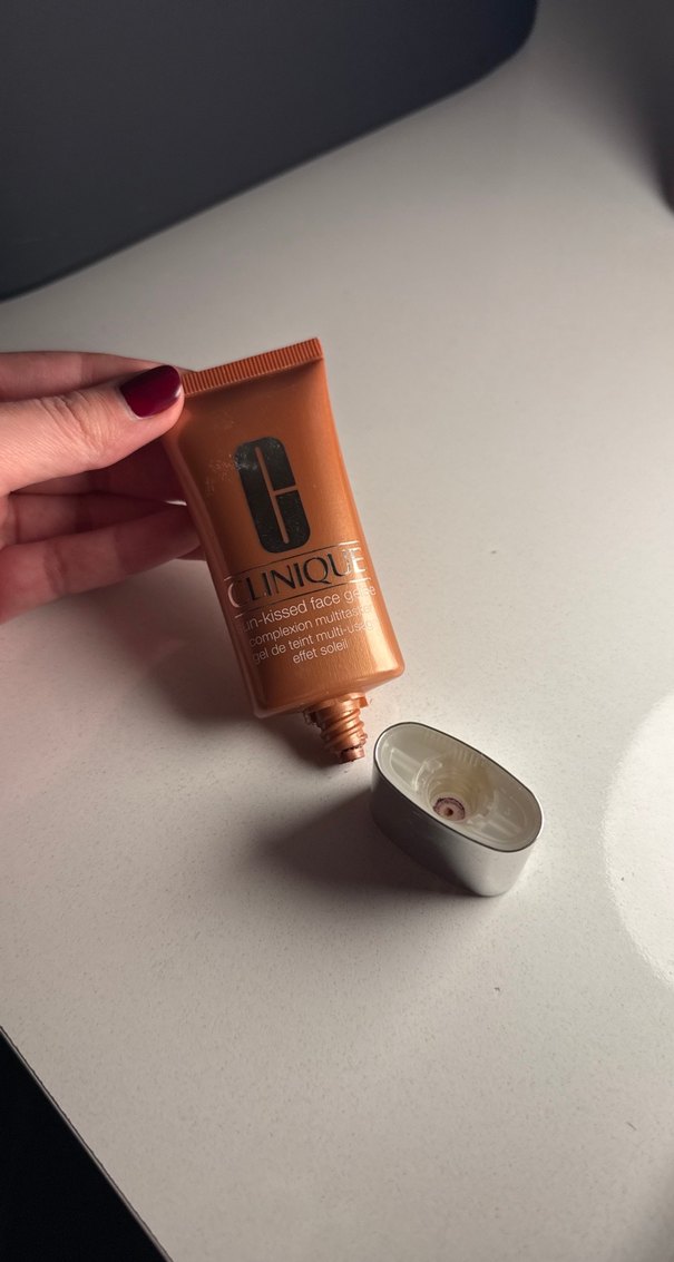 Clinique Parlak bronz Krem - Görsel 2