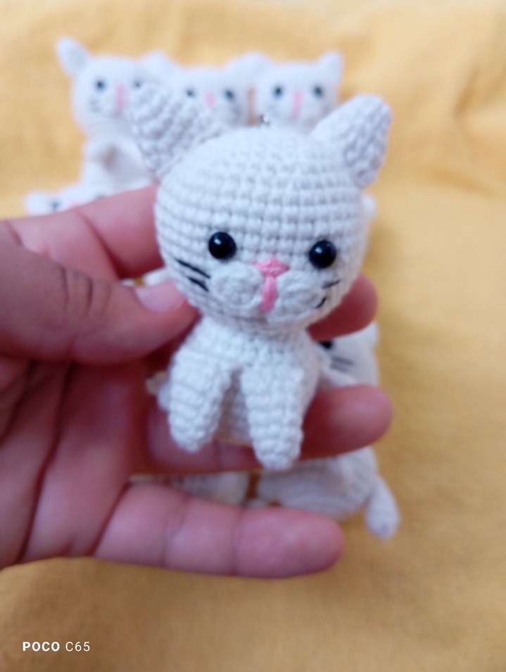 Renkli Bej El Örgüsü Peluş Kedi Oyuncak - Görsel 4