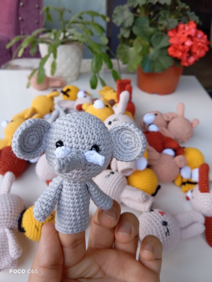 Renkli El Örgüsü Parmak Kuklaları - Görsel 3