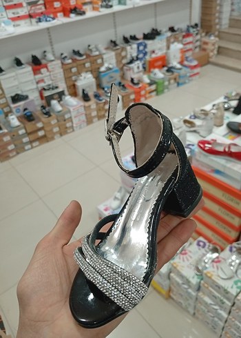 Pul Detaylı Renkli Blok Topuklu çocuk Abiye Ayakkabı - Görsel 2