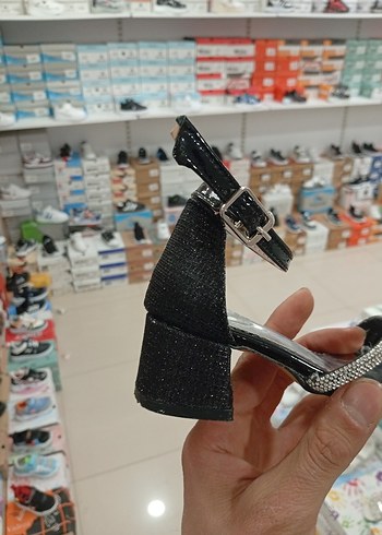 Pul Detaylı Renkli Blok Topuklu çocuk Abiye Ayakkabı - Görsel 3