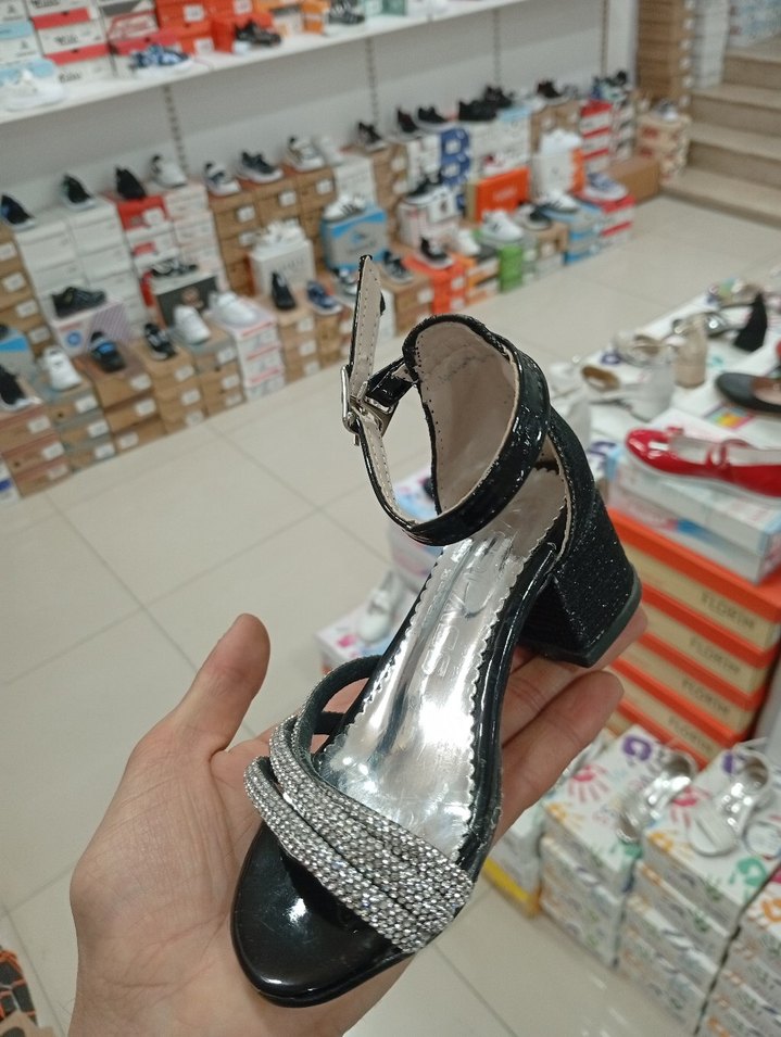 Pul Detaylı Renkli Blok Topuklu çocuk Abiye Ayakkabı - Görsel 2