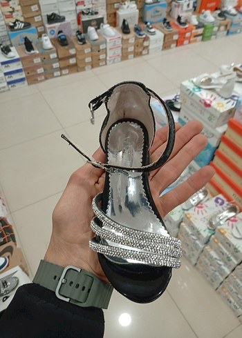 Payetli Yılan Desenli Renkli çocuk Topuklu Ayakkabı - Görsel 4