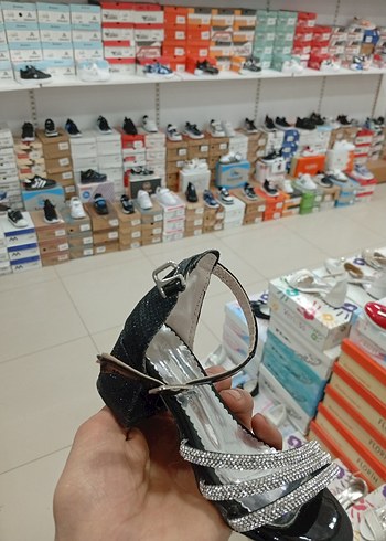 çocuk Renkli Payetli Yılan Desenli Topuklu Ayakkabı - Görsel 5