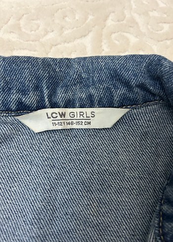 Nakış Detaylı Düğmeli Mavi Denim Ceket - Görsel 2