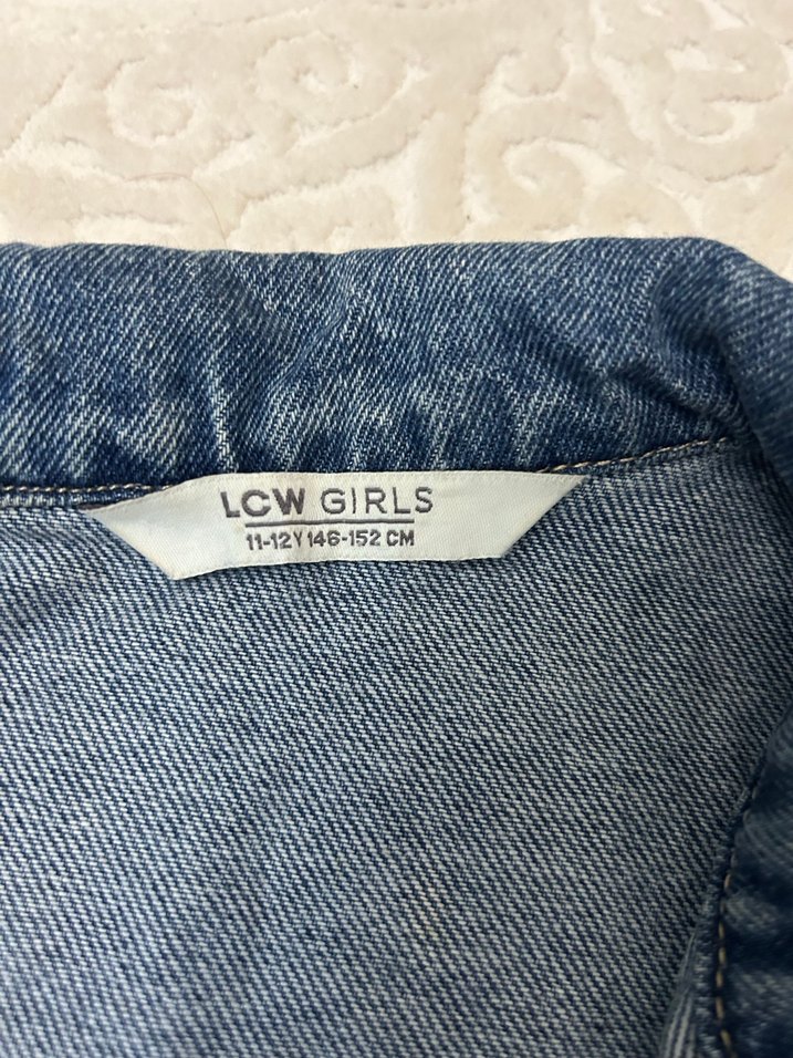 Nakış Detaylı Düğmeli Mavi Denim Ceket - Görsel 2