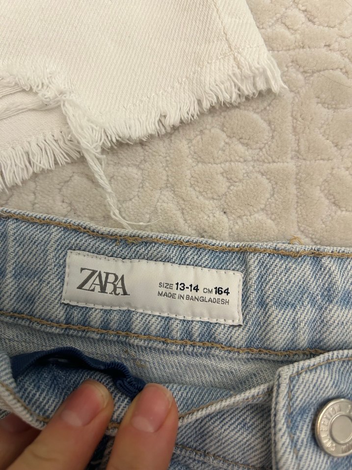 Yırtık Detaylı Mini Denim Şort - Görsel 2