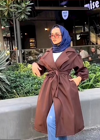Kahverengi Bağcıklı Kadın Trençkot