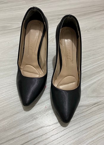 Siyah Rugan Stiletto Kadın Topuklu Ayakkabı