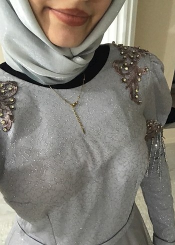 Uzun Gri İşlemeli Transparan Tesettür Abiye - Görsel 3