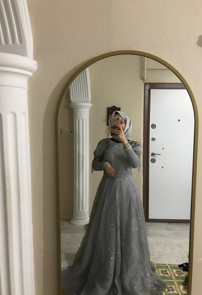 Uzun Gri İşlemeli Transparan Tesettür Abiye - Görsel 2