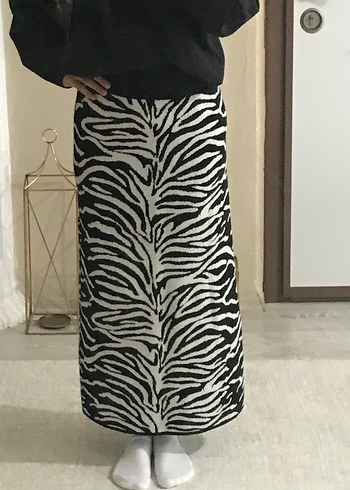 Zebra Desenli Uzun Drapeli Kadın Etek - Görsel 4