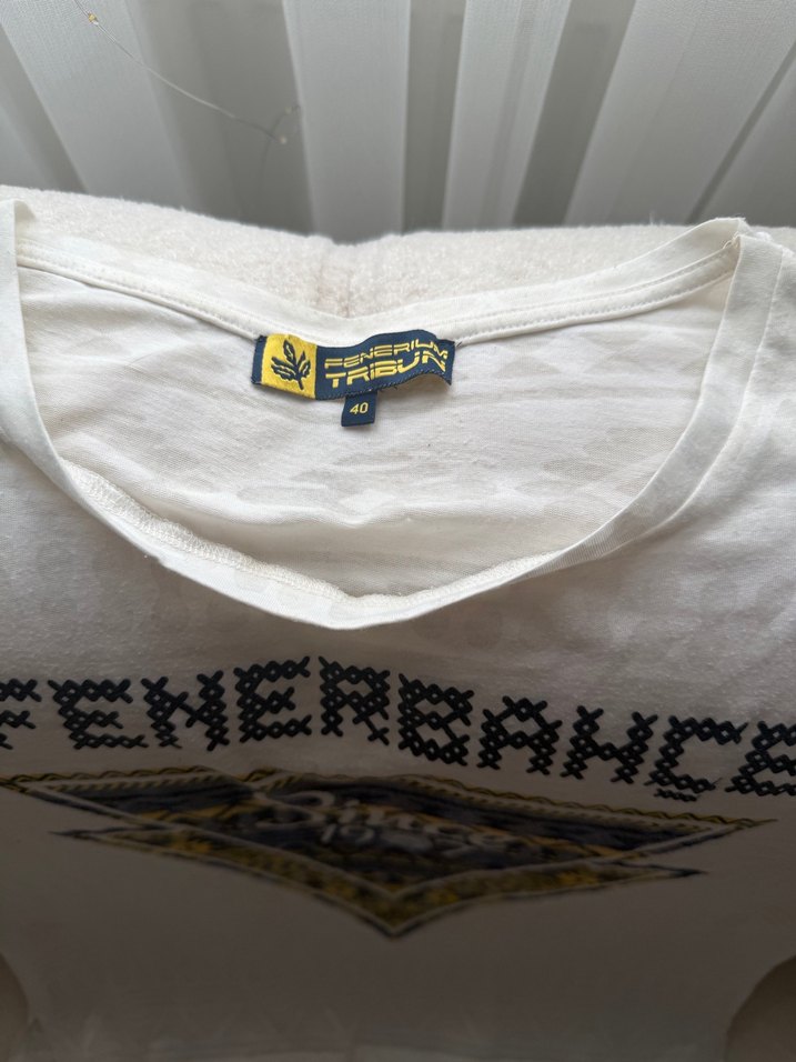 Beyaz Kısa Kollu Fenerbahçe Baskılı Tişört - Görsel 3