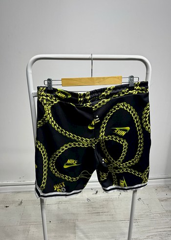 Sarı Zincir Detaylı Nike Erkek Mini Şort - Görsel 2