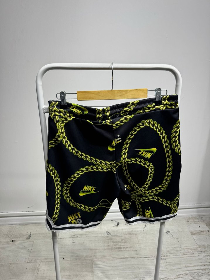 Sarı Zincir Detaylı Nike Erkek Mini Şort - Görsel 2