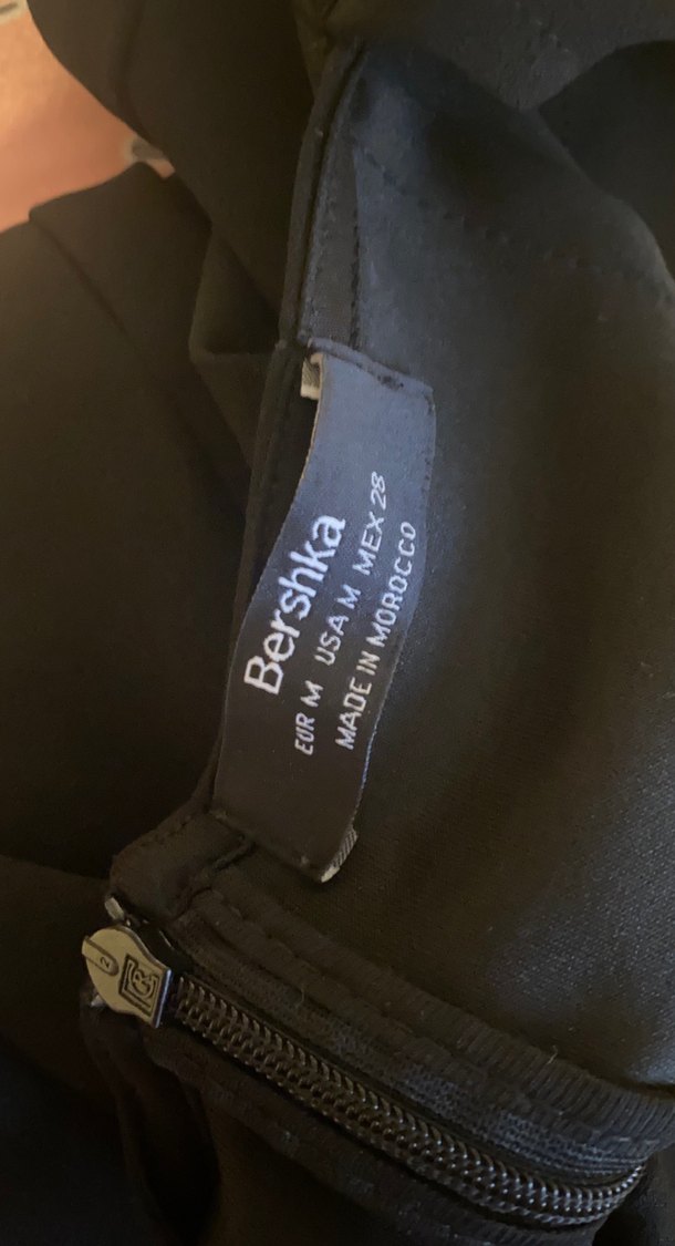 siyah mini bershka dantel ve sirt detayli elbise - Görsel 3