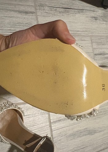 36 Beden beyaz Renk TOPUKLU AYAKKABI
