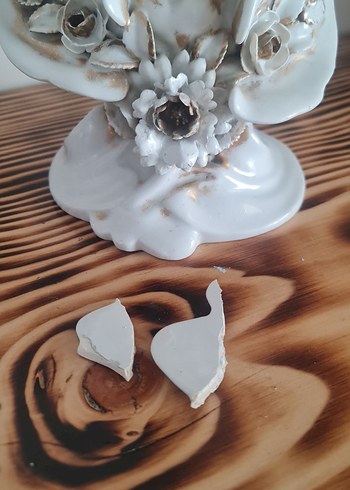 Fransız antika Çiçek Detaylı Beyaz Gri sari varaklı Seramik Vazo - Görsel 2