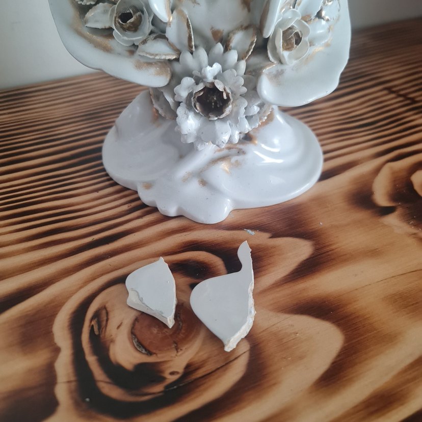 Fransız antika Çiçek Detaylı Beyaz Gri sari varaklı Seramik Vazo - Görsel 2