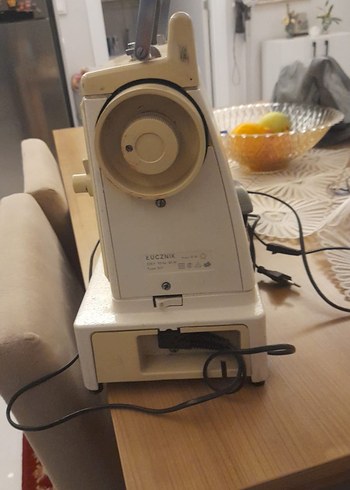 Beyaz Singer Dikiş Makinesi - Görsel 3