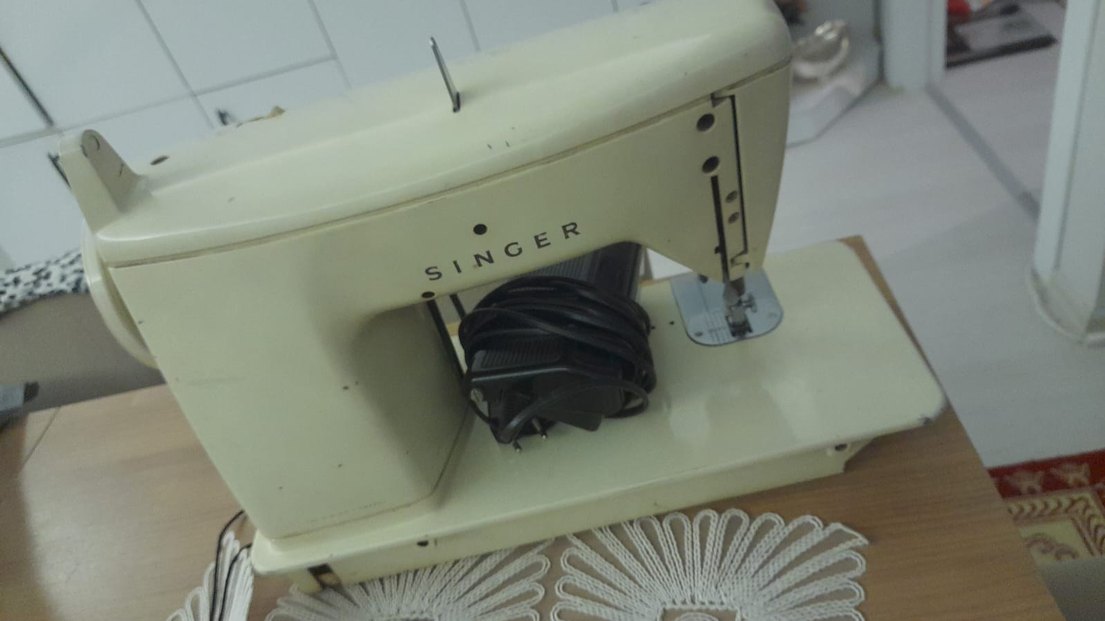 Beyaz Singer Dikiş Makinesi - Görsel 2