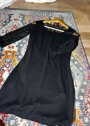 siyah yarım kollu kolu tül detaylı sırtı dekolteli mini elbise