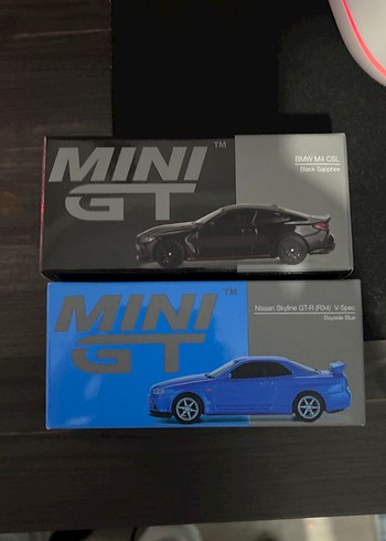 Mini GT Siyah BMW M4 ve Mavi Nissan Skyline Model Arabalar