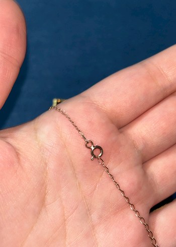 Altın Renk Arı Detaylı Midi Kolye - Görsel 3