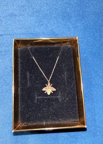 Altın Renk Arı Detaylı Midi Kolye - Görsel 2