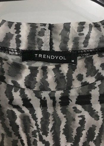Trendyol & Milla Tül Zebra Desenli Boğazlı Bluz