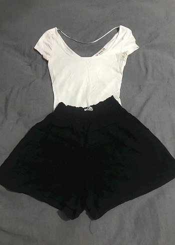 Bershka Beyaz V Yaka Kısa Kollu ve şort