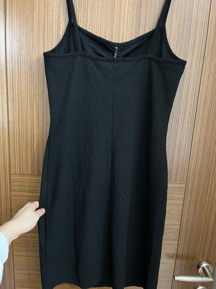 Siyah Askılı Elbise - Görsel 3