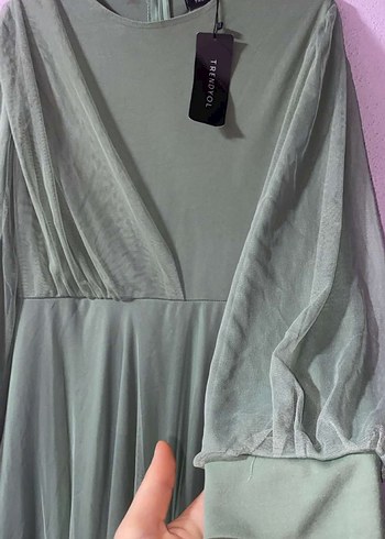 Yeşil Abiye Elbise omuzdan pelerinli - Görsel 2