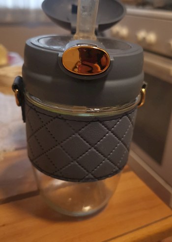 Mavi Kapaklı Cam Şişe Deri Detaylı - Görsel 2