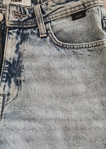 26- 30 beden Mavi Renkli Geniş Kesim Mini Denim Şort - Görsel 4