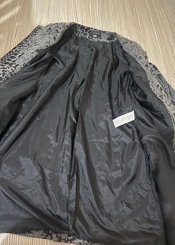 Yılan Desenli Gri Kadın Uzun Kaban - Görsel 5