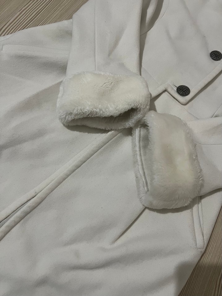 Düğmeli Beyaz Midi Kadın Kaban - Görsel 2